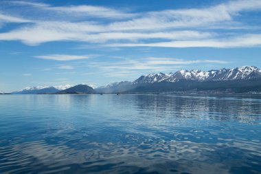 Beagle Channel, Arjantin 'den Ushuaia şehir manzarası. Tierra del Fuego
