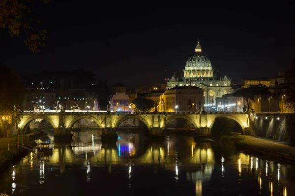 Roma Nın Gece Manzarası Aziz Peter Bazilikası Olan Tevere Nehri — Stok fotoğraf