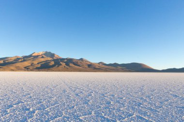 Salar de Uyuni, Bolivya. Dünyadaki en büyük tuz düzlüğü. Bolivya manzarası. Cerro Tunupa görünümü