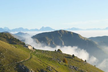 Dağ manzarası. Grappa Dağı panoraması, İtalyan Alpleri. İtalya.