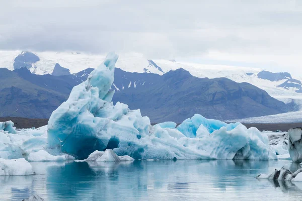 Παγωμένη Λίμνη Jokulsarlon Ισλανδία Παγόβουνα Επιπλέουν Στο Νερό Ισλανδικό Τοπίο — Φωτογραφία Αρχείου