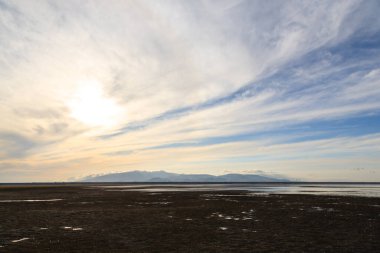 Manyara Gölü manzarası, Tanzanya. Dramatik bir gökyüzü. Afrika 'dan Panorama