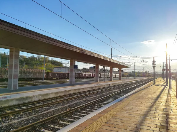 Tren Perspektif Görünümünü Izler Ulaşım Kipi — Stok fotoğraf