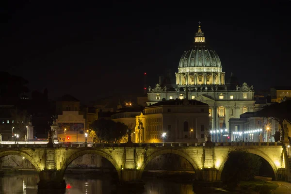 Roma Nın Gece Manzarası Aziz Peter Bazilikası Olan Tevere Nehri — Stok fotoğraf