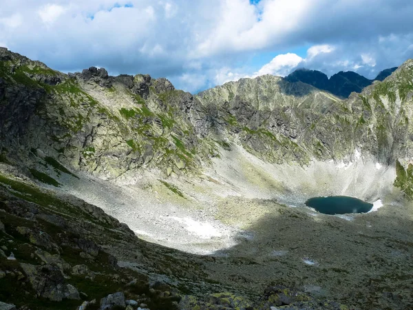 Jezioro Okruhle pleso w Tatrach. — Zdjęcie stockowe