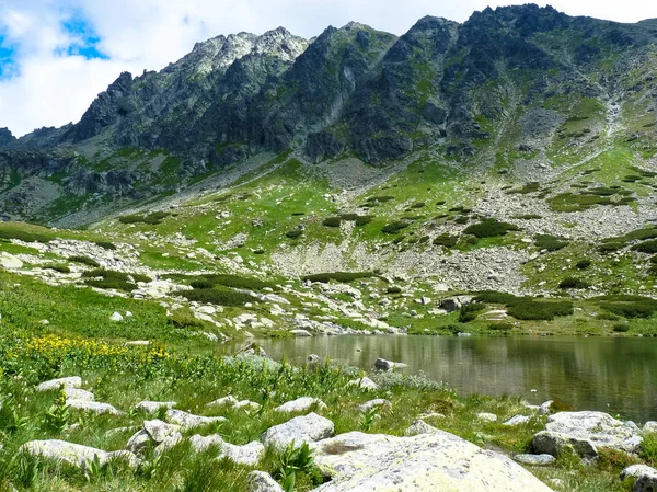 Göl Pleso nad Skokom, yüksek Tatras dağlar, Slovakya — Stok fotoğraf