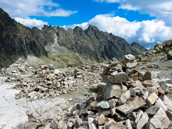 Trilha de montanha nas montanhas High Tatras, Eslováquia — Fotografia de Stock