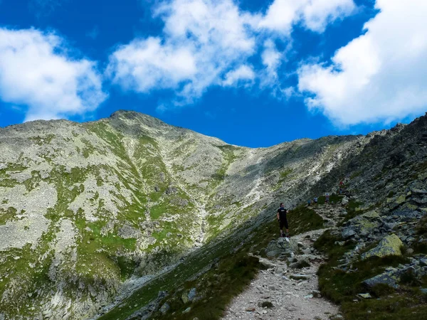 Sentier de montagne dans les montagnes des Hautes Tatras, Slovaquie — Photo