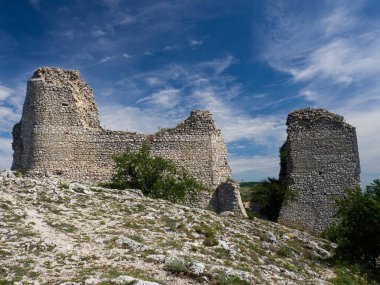 Yetim Kalesi - Palava 'da romantik harabe, Çek Cumhuriyeti, yürüyüş tatili