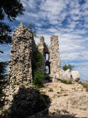 Yetim Kalesi - Palava 'da romantik harabe, Çek Cumhuriyeti, yürüyüş tatili