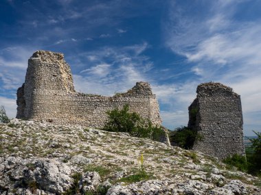 Yetim Kalesi - Palava 'da romantik harabe, Çek Cumhuriyeti, yürüyüş tatili