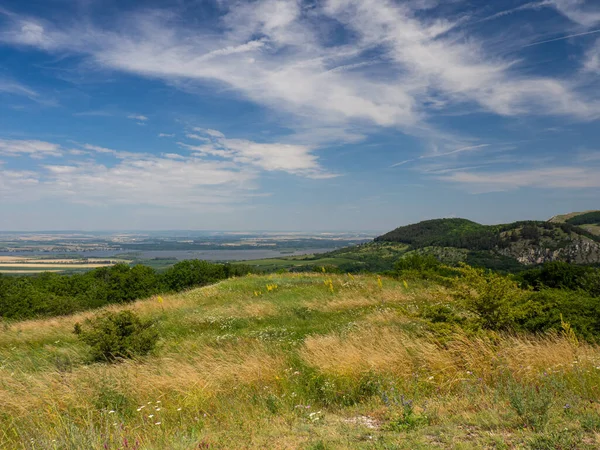 Pavlov Hills 'in güzel doğası, Çek Cumhuriyeti, yürüyüş tatili