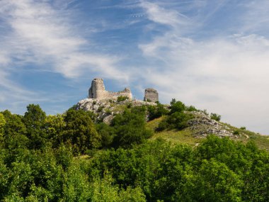 Yetim Kalesi - Palava 'da romantik harabe, Çek Cumhuriyeti, yürüyüş tatili