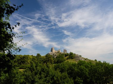 Yetim Kalesi - Palava 'da romantik harabe, Çek Cumhuriyeti, yürüyüş tatili