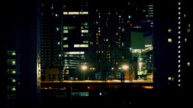 Gece şehir içinde Timelapse işlek yol