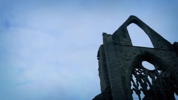 Déplacer les ruines passées de l'abbaye — Video