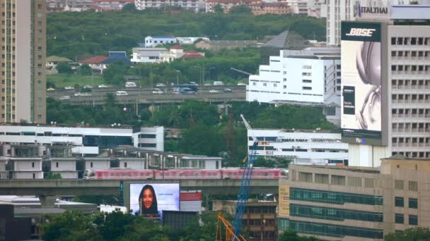 Tunnelbana och motorväg i centrala Bangkok — Stockvideo