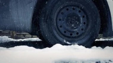 Karda Kamyon tekerleği