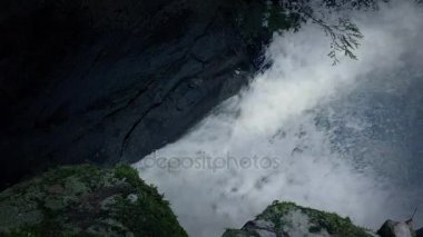 Kanyonda fışkıran Nehri