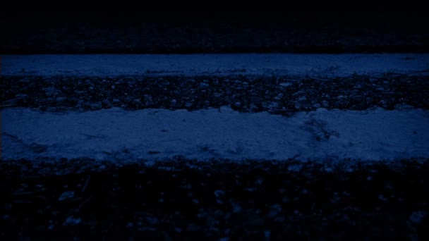 Yol işaretleri geceleri hareketli — Stok video