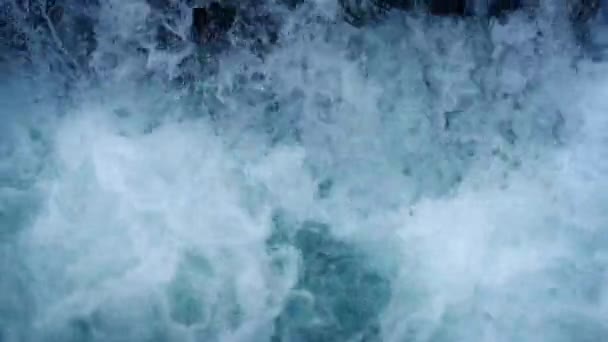 Overhead Shot de cascada de Gushing — Vídeo de stock