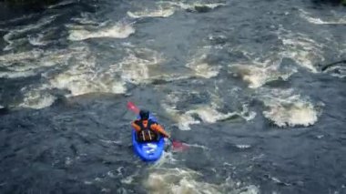 Kayık geçer büyük Nehri üzerinde