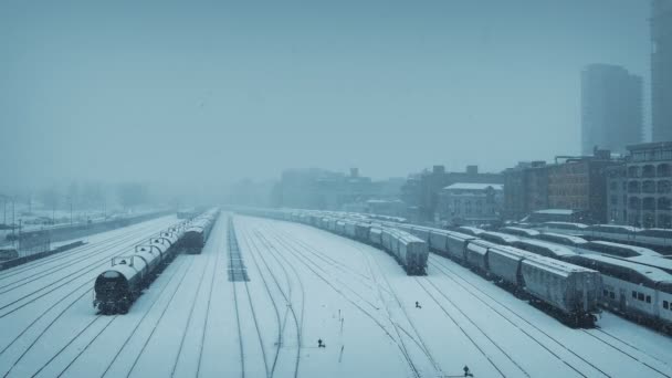 Stadtbahnhof im Schneesturm — Stockvideo