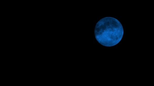 Blue Moon op bewolkte nacht — Stockvideo