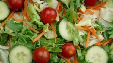 Karışık taze salata havai çekim
