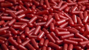 Kırmızı sağlık kapsül döndürme