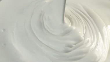 Beyaz boya portre dökülen