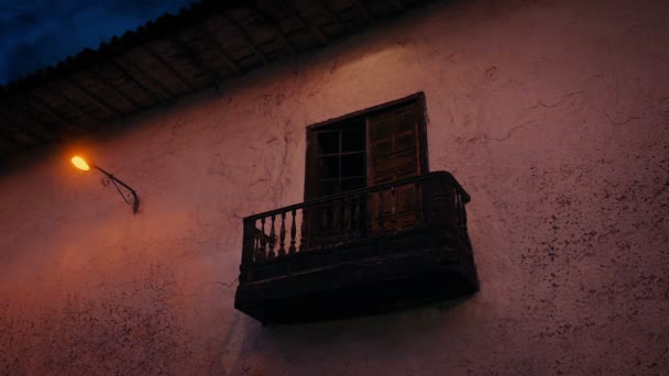 Akşam Binanın Balkon — Stok video