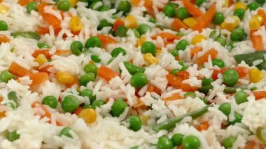 Pirinç ve sebze karışımı