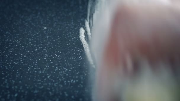 Nettoyage de la surface de la cuisine avec du savon Fermer 