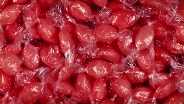 Bonbons Rouges Dans Les Emballages Rotatifs — Video