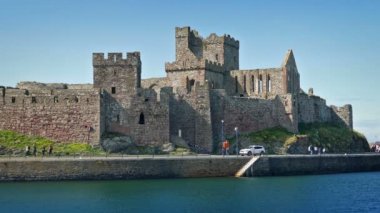 Eski kale deniz güneşli