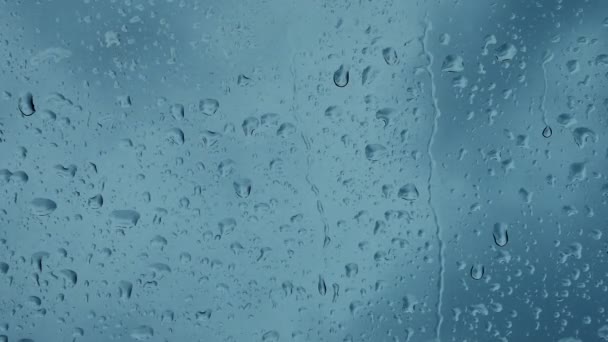 雨在玻璃与路过的云彩时差 — 图库视频影像