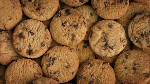 Teller Mit Chocolate Chip Cookies — Stockvideo