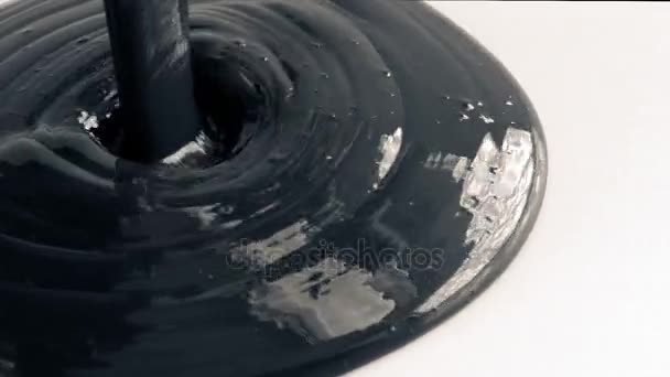 Peinture Noire Coulant Sur Blanc — Video