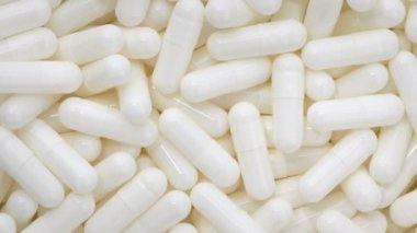 Beyaz kapsül havai çekim portre döndürmek