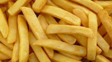 Kalın kesilmiş patates kızartması döndürme