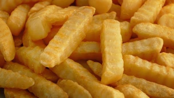 Crinkle Cut Fries Roterande Närbild — Stockvideo