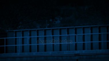 Geceleri geçen tren konteynerler