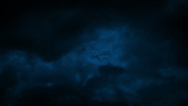Realtime Onheilspellende Storm Wolken Nachts — Stockvideo