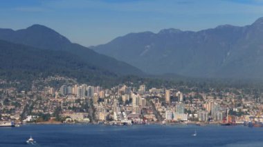North Vancouver Waterfront ve dağ güneş