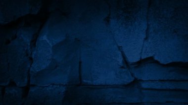 Taş duvar gece hareketli