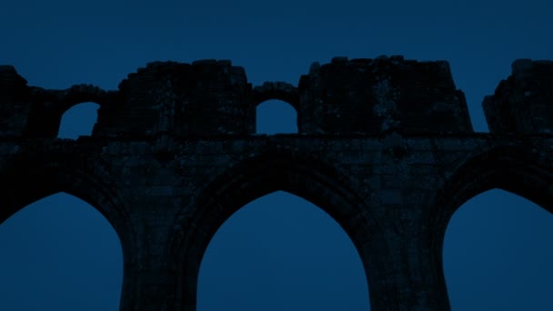 夜の中世の遺跡 — ストック動画