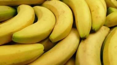 Geçen olgun sarı muz