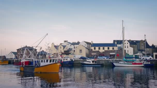 Barca Pesca Che Passa Nel Porto — Video Stock