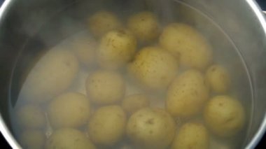 Tencereye buğulaması patates